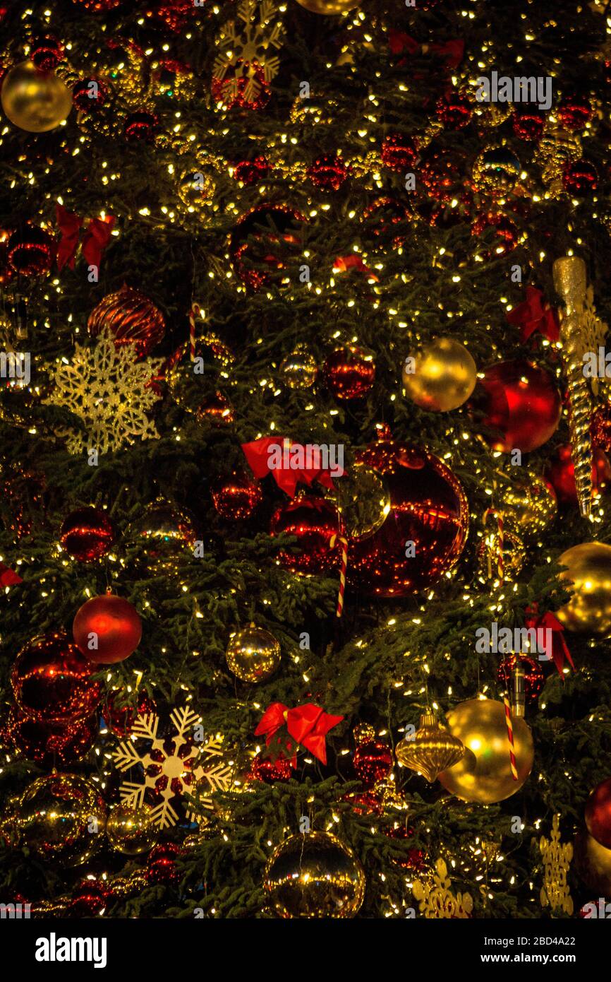 Red and gold christmas decorations hi-res stock photography and images ...