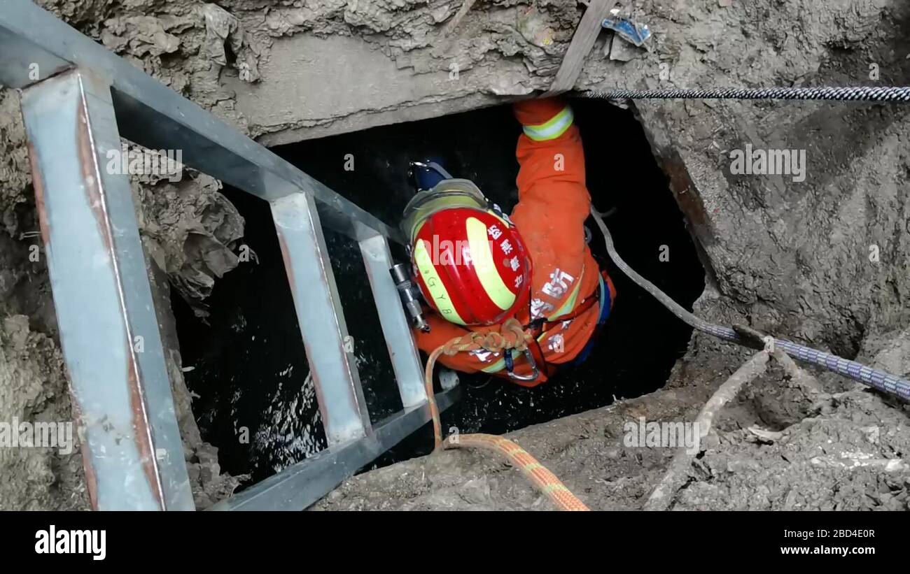 Pingliang, Pingliang, China. 7th Apr, 2020. At 15:33 on April 4, 2020, a woman fell into the underground drainage ditch below Baixing Yayuan, automobile east station, Kongtong district, Pingliang city, Gansu province.At 1544 hours, the soldiers from Guangcheng station arrived at the scene. After investigation, it was found that the scene was an underground culvert with fast-flowing water. The well head was about 0.7 meters long, 0.5 meters wide and 3 meters deep. Credit: ZUMA Press, Inc./Alamy Live News Stock Photo