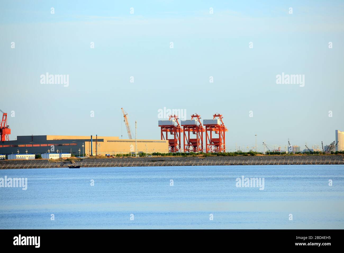 Gantry crane and ship at the dock Stock Photo - Alamy