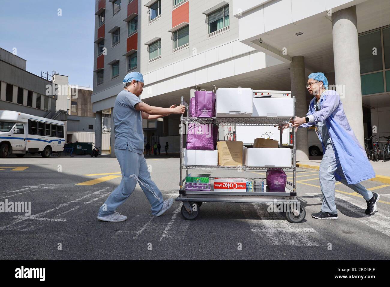 Vancouver, Canada. 6th Apr, 2020. Healthcare workers receive the donated meal at Vancouver General Hospital in Vancouver, Canada, April 6, 2020. The Canadian government is recruiting volunteers to support frontline healthcare workers to combat the COVID-19 crisis. Some local Chinese restaurants donated meals to the frontline healthcare workers fighting COVID-19. Credit: Liang Sen/Xinhua/Alamy Live News Stock Photo