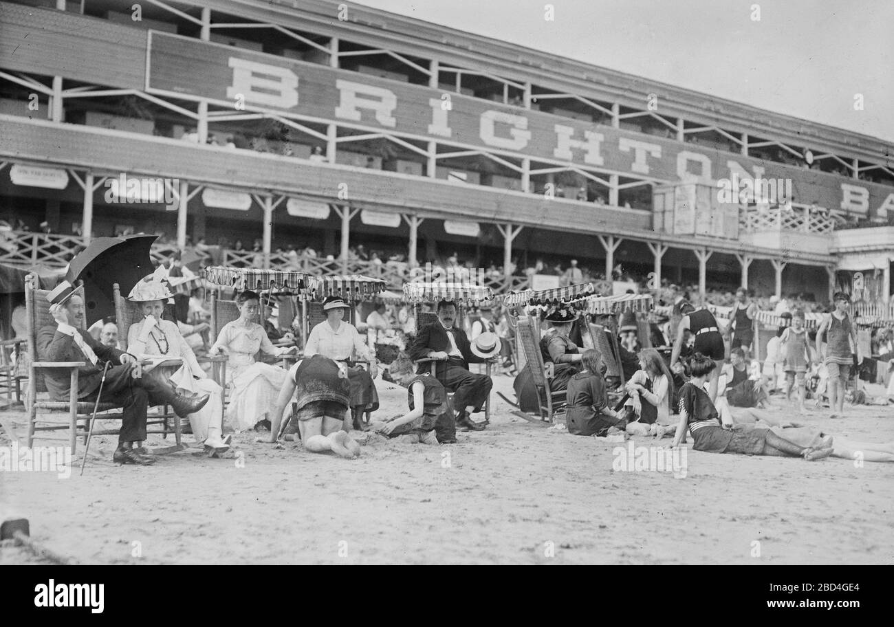 Men and women on Brighton Beach, Brighton Baths in the background ca. 1910-1915 Stock Photo