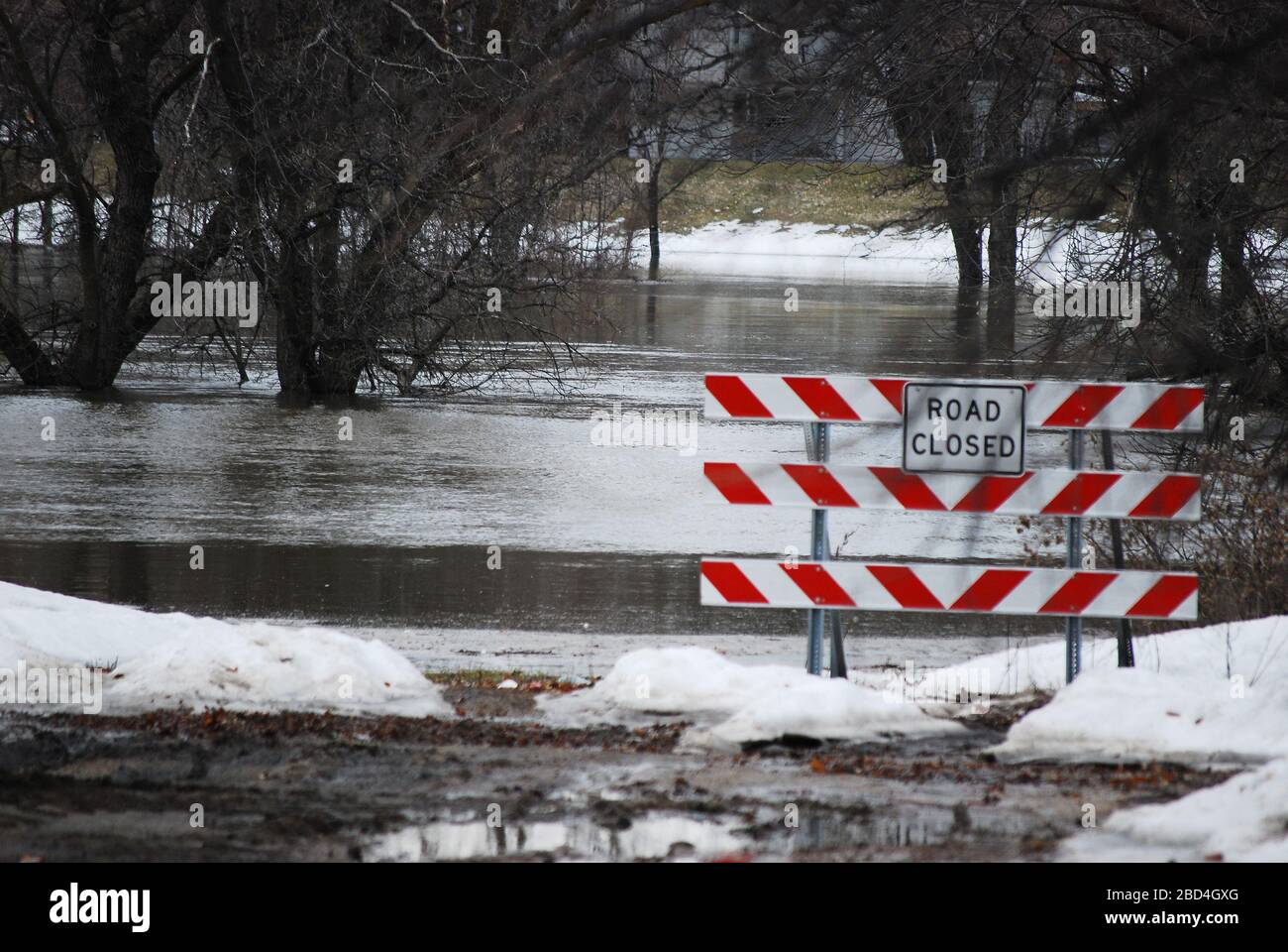 March 18, 2010 - View of Red River floodwater beyond temporary flood dike in Moorhead, MN, March 2010. Photo taken at 4th St S, Moorhead, MN Stock Photo