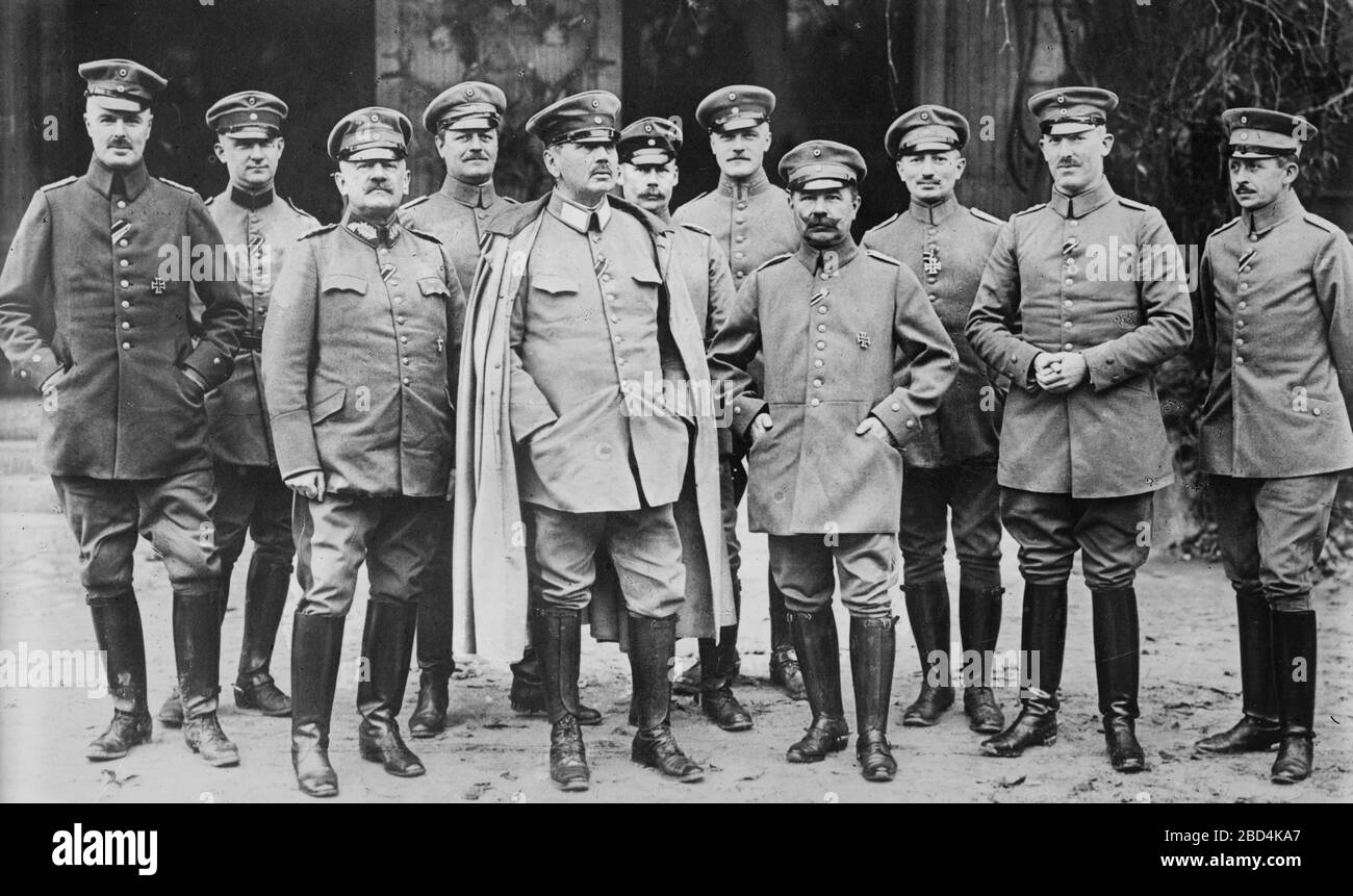 Herman von Kuhl (3rd from left); Alexander Heinrich Rudolph von Kluck (1846-1934), Prussian General of the Infantry and Army Chief Commander during World War I (5th from left); and Walter von Bergmann (8th from left) ca. 1914-1915 Stock Photo