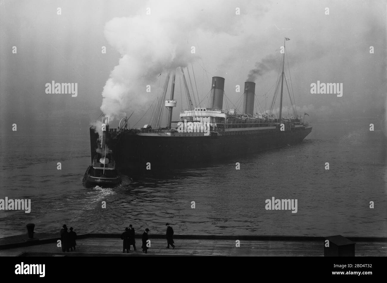 French passenger ship (unknown name) and tugboat ca. 1910-1915 Stock Photo