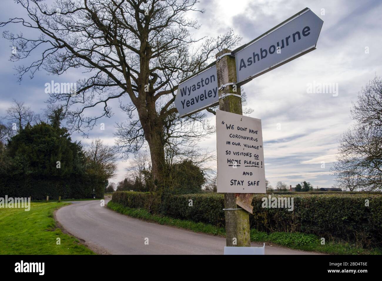 Sign put up during the coronavirus lockdown, Osmaston village, near Ashbourne, Derbyshire, April 2020 Stock Photo