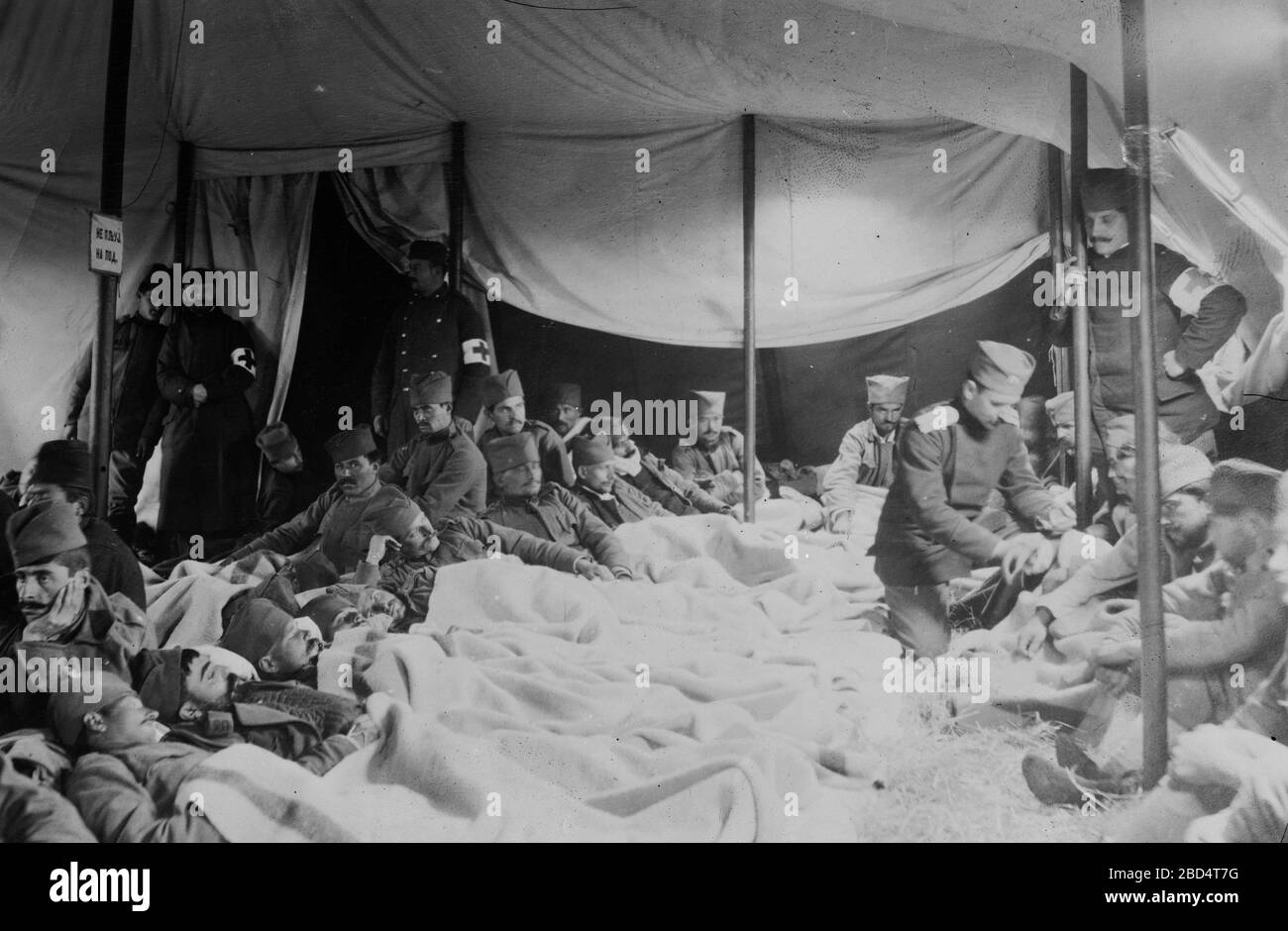 Serbian Red Cross workers with wounded soldiers probably during the first Balkan War (October 1912-May 1913) Stock Photo