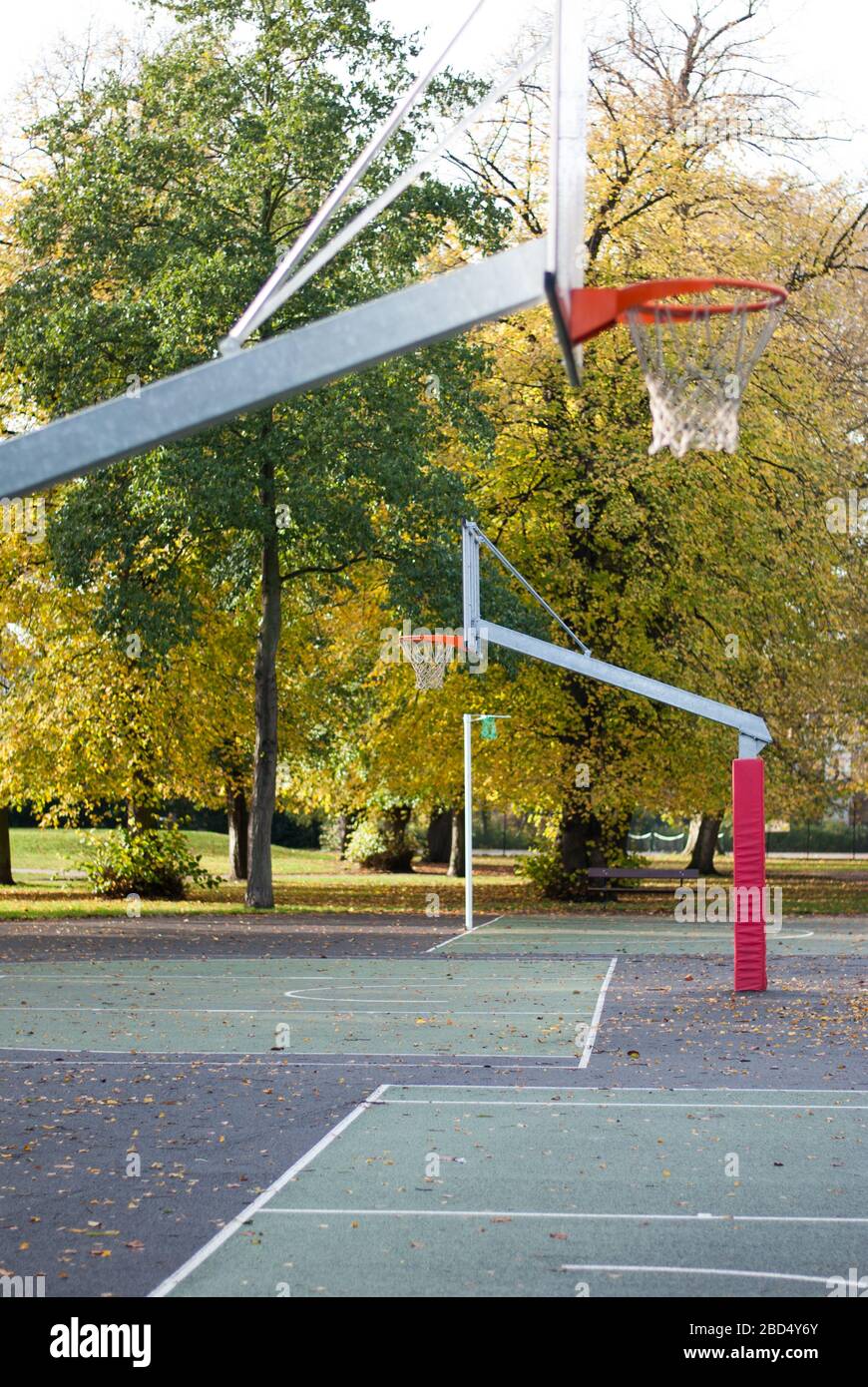 Basketball Courts in Autumn at Ravenscourt Park, Paddenswick Rd, Hammersmith,  London W6 0UA Stock Photo - Alamy