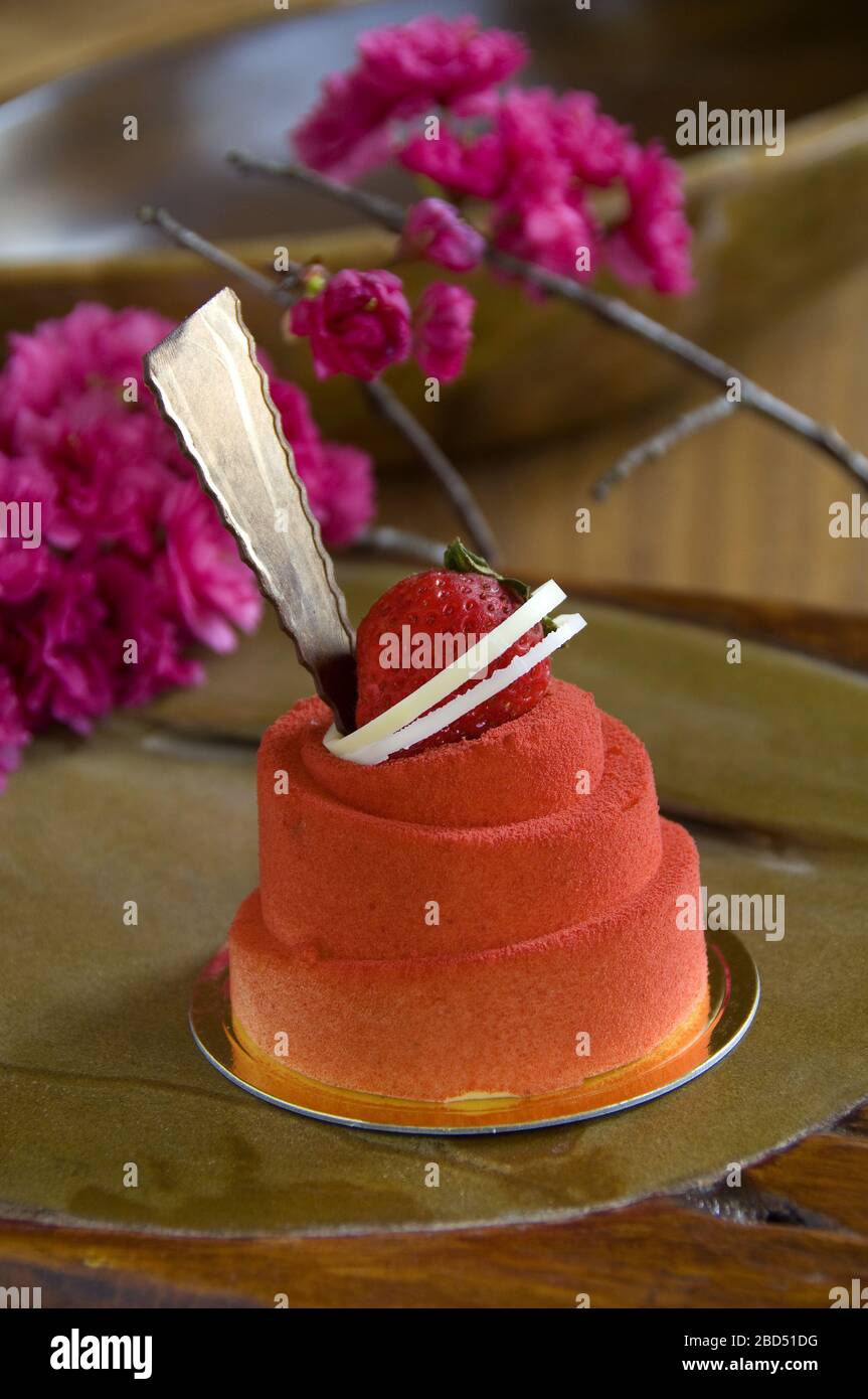The food portrait of sweet strawberry cake Stock Photo - Alamy