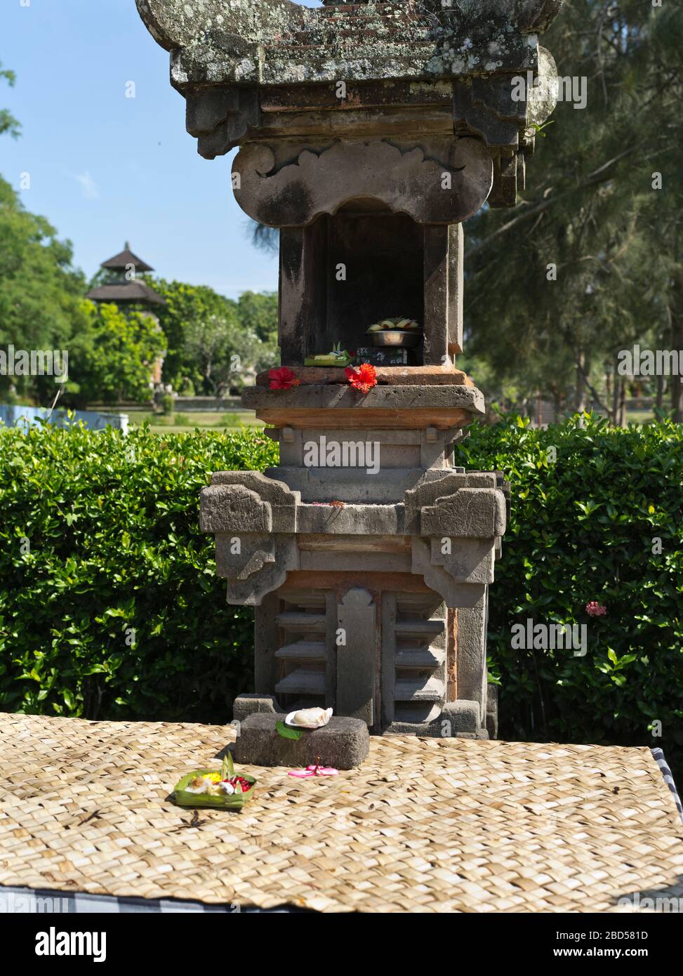 dh Pura Taman Ayun Royal Temple BALI INDONESIA Balinese traditional temples offerings to gods shrine offering hindu ritual food gifts offers Stock Photo