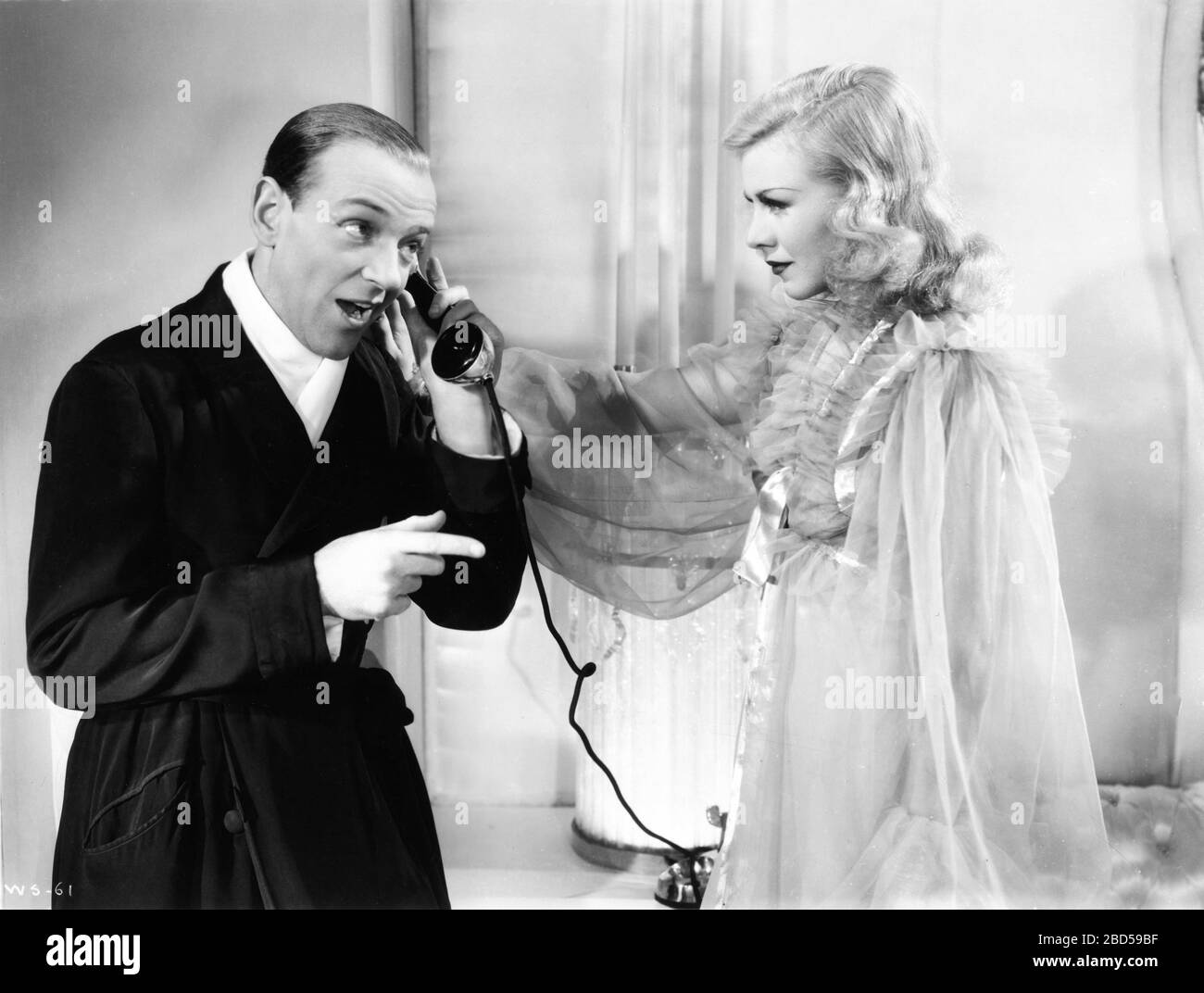FRED ASTAIRE and GINGER ROGERS in SHALL WE DANCE 1937 director MARK SANDRICH music GEORGE GERSHWIN lyrics IRA GERSHWIN RKO Radio Pictures Stock Photo