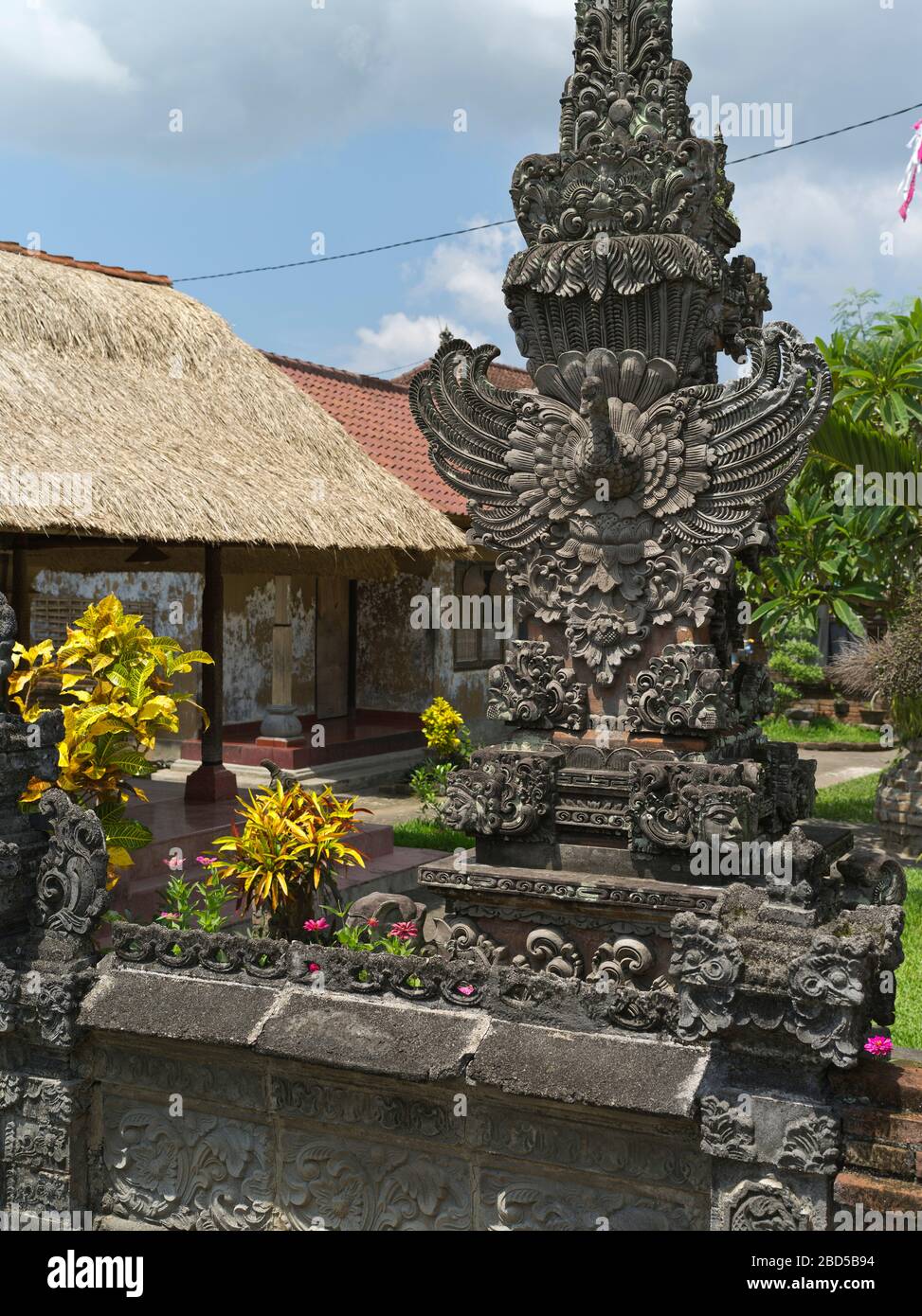 dh Balinese House compound BALI INDONESIA Traditional shrines asian garden shrine Stock Photo