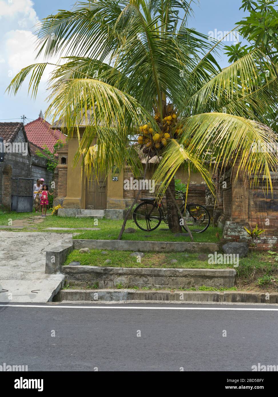 dh Traditional Balinese House BALI INDONESIA Compound garden entrance entryway villa indonesian residential property Stock Photo