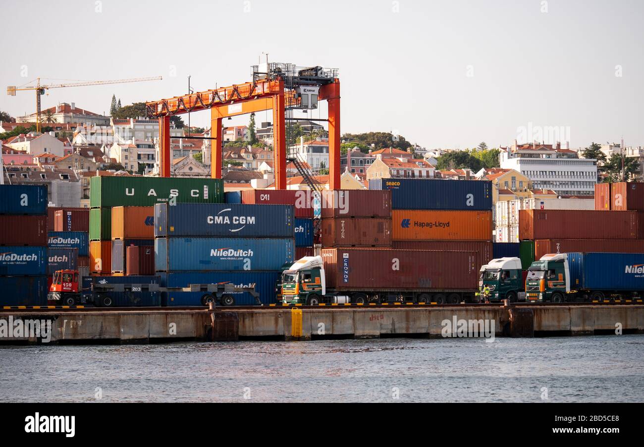 Port of lisbon hi-res stock photography and images - Alamy