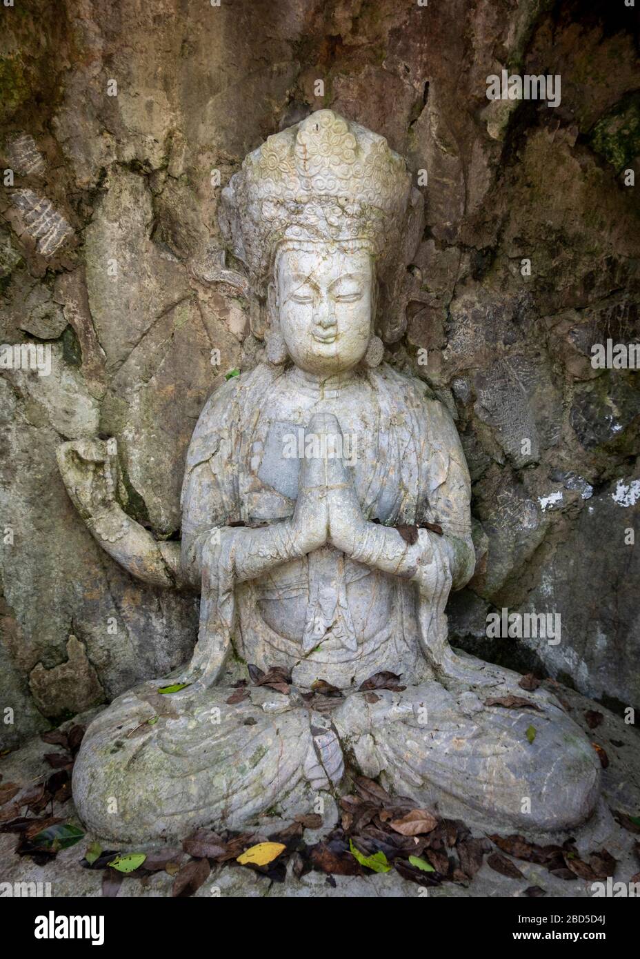 Buddha  rock-cut sculpture, Felai Feng grottoes, Lingyin Temple, West Lake, Hangzhou, China Stock Photo