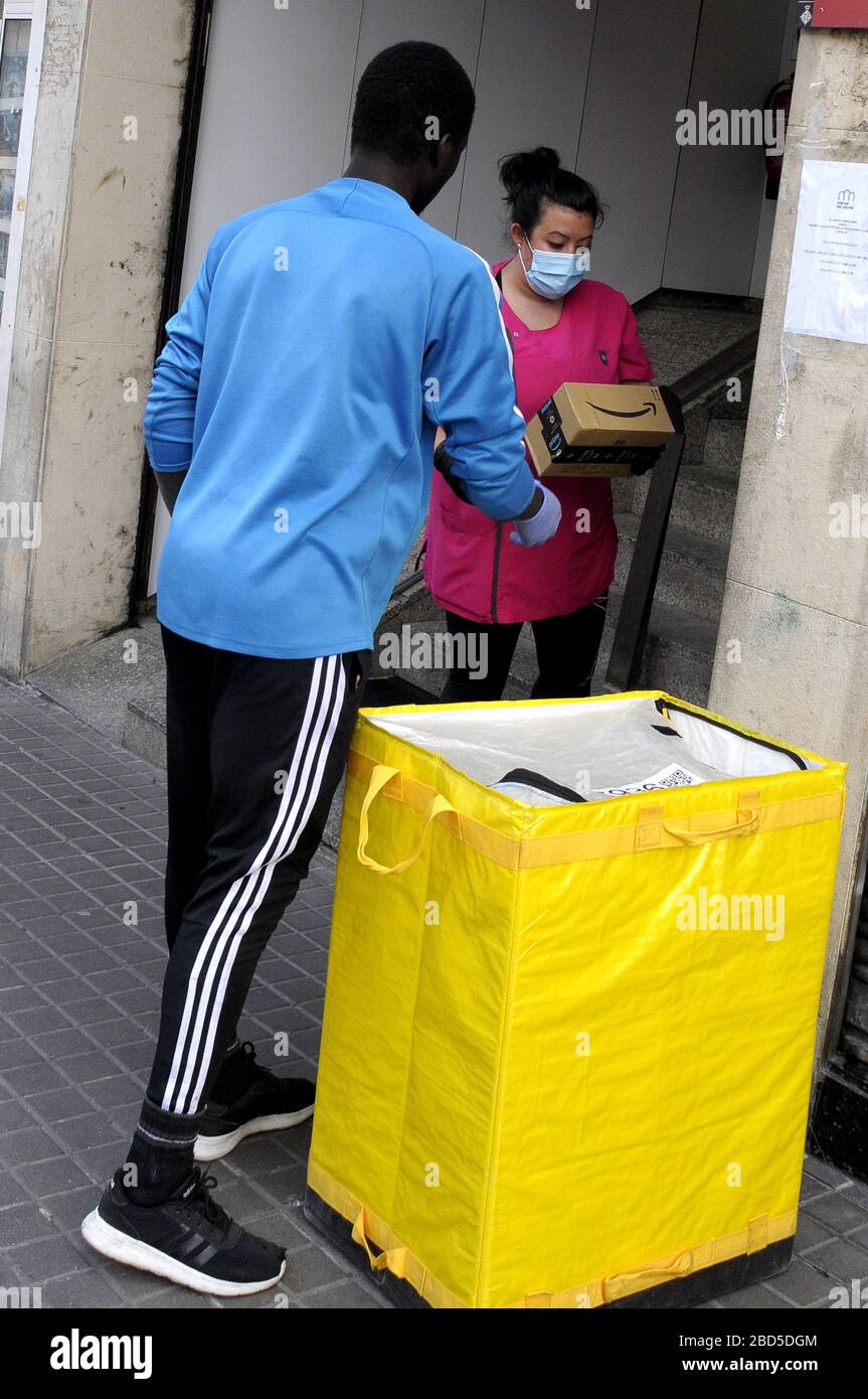 young Amazon delivery man at mercat del Carmel Barcelona,Spain Stock Photo  - Alamy