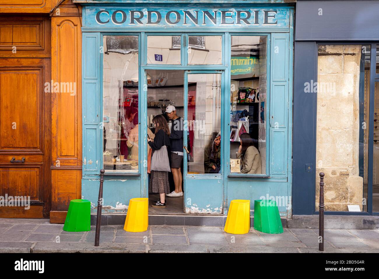 Trendy coffee shop - Boot Cafe, inside the old Cordonnerie (Shoe Repair shop) in the 3rd Arrondissement,  Paris, France Stock Photo
