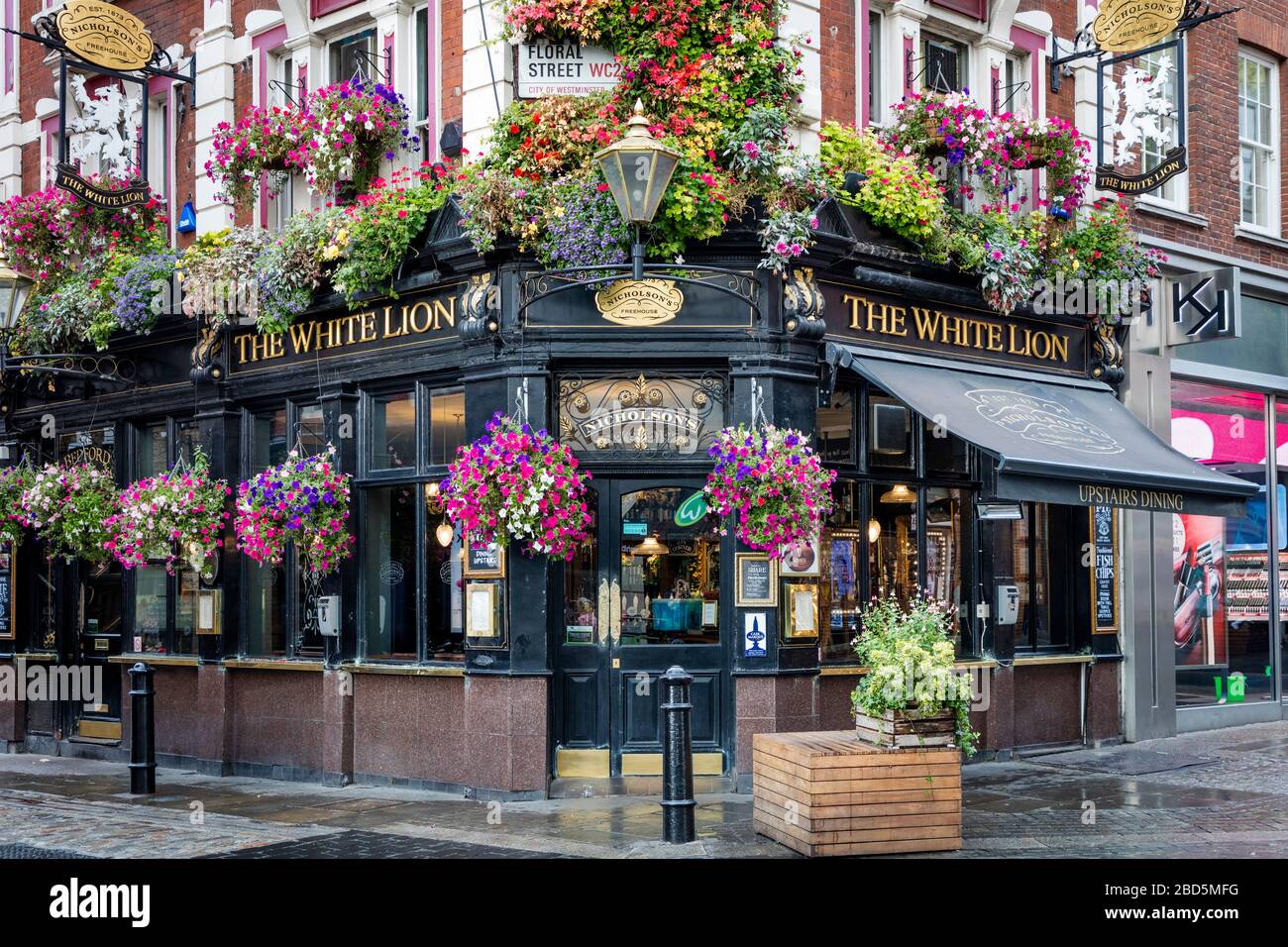 The White Lion Pub in Covent Garden, London, England, UK Stock Photo