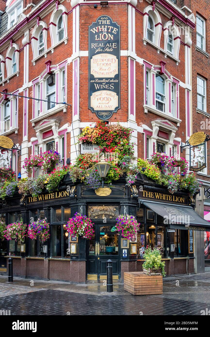 The White Lion Pub in Covent Garden, London, England, UK Stock Photo