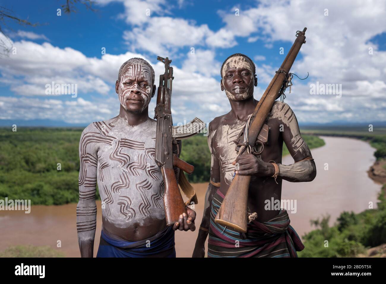 Karo tribe men body paint hi-res stock photography and images - Alamy