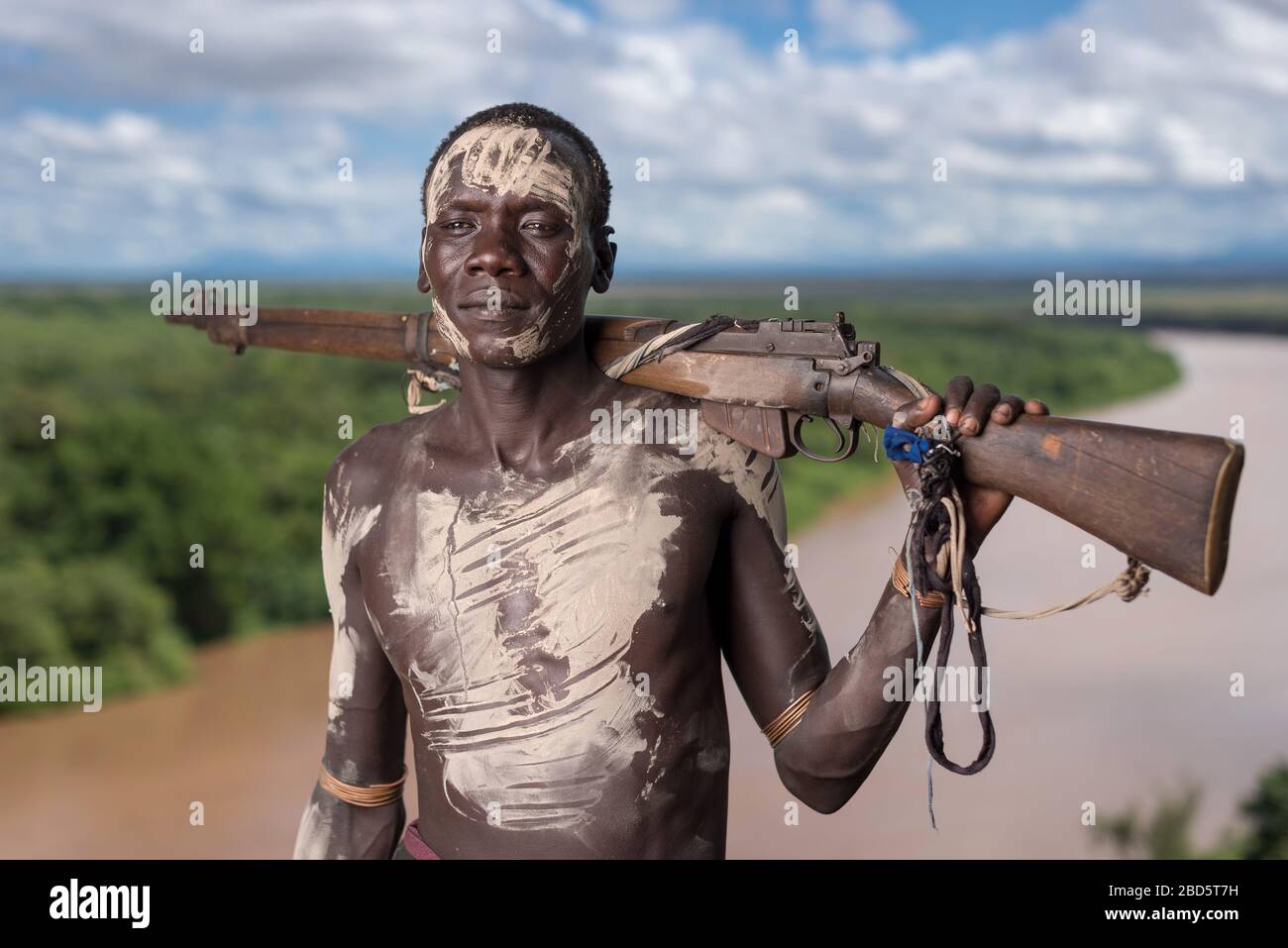 Karo tribe men body paint hi-res stock photography and images - Alamy