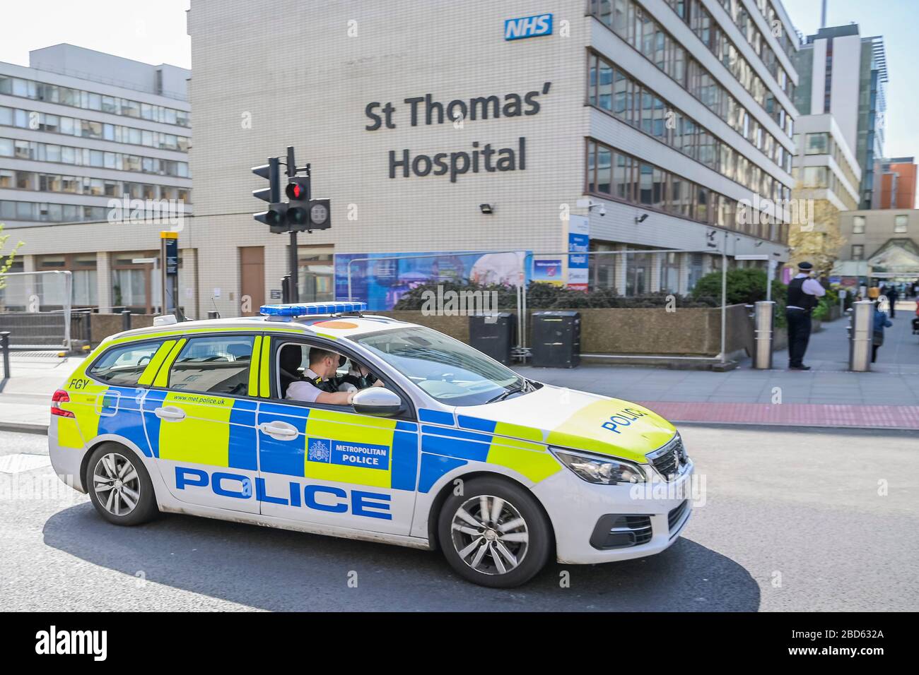 London, UK. 07th Apr, 2020. Security is tightened at St Thomas' Hospital, where the Prime Minister Boris Johnson is in intensive care. The 'lockdown' continues for the Coronavirus (Covid 19) outbreak in London. Credit: Guy Bell/Alamy Live News Stock Photo