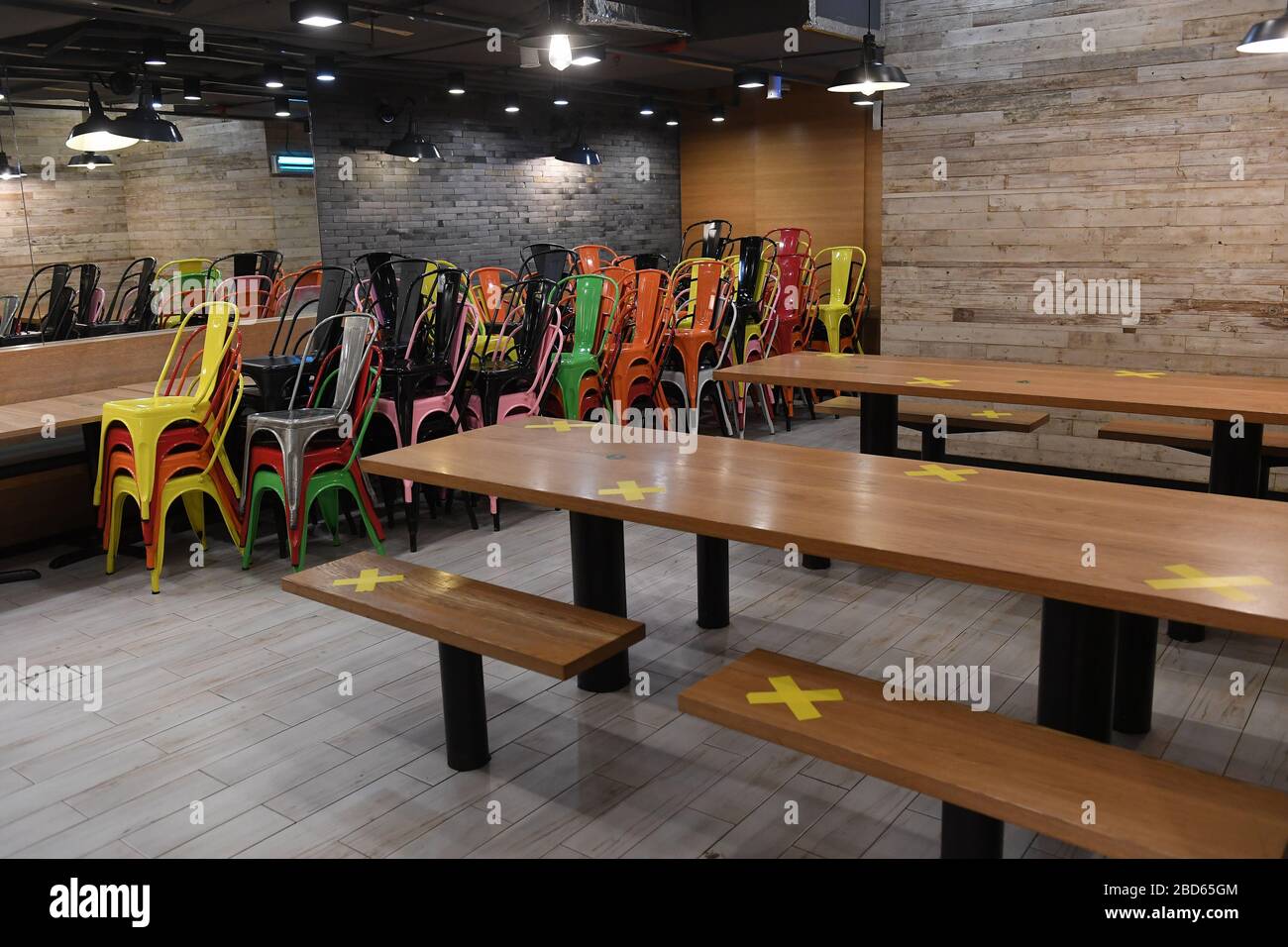 APR 07, 2020 - Operating food court for takeaway orders only at Shaw centre orchard after Singapore government has announced Circuit Breaker measurement take effect from 07 Apr to 04 May of the COVID19 novel coronavirus Credit: Haruhiko Otsuka/AFLO/Alamy Live News Stock Photo