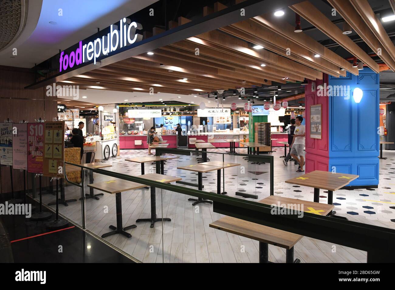 APR 07, 2020 - Operating food court for takeaway orders only at Shaw centre orchard after Singapore government has announced Circuit Breaker measurement take effect from 07 Apr to 04 May of the COVID19 novel coronavirus Credit: Haruhiko Otsuka/AFLO/Alamy Live News Stock Photo