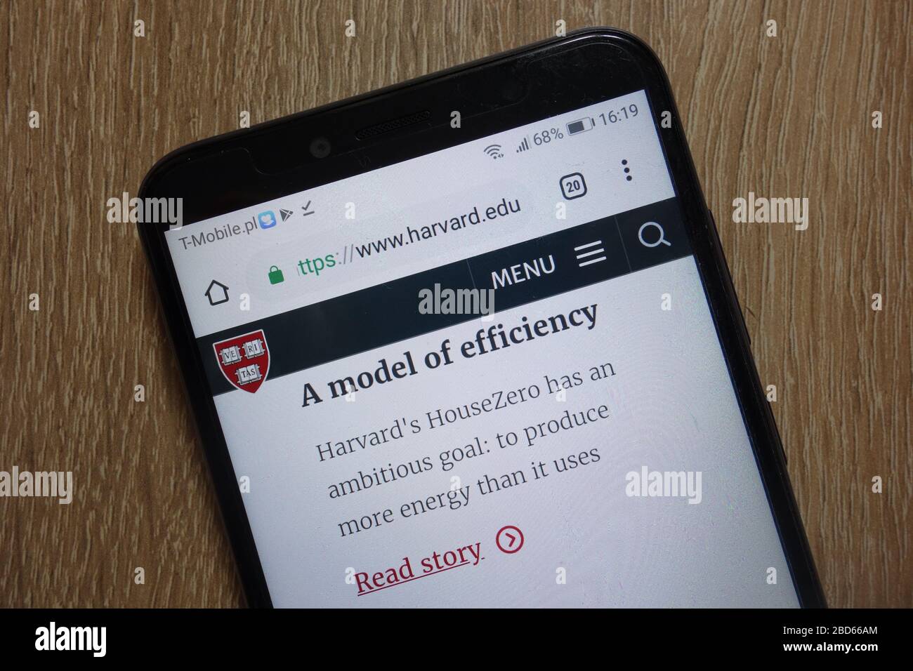 Harvard University website (www.harvard.edu) displayed on smartphone Stock Photo