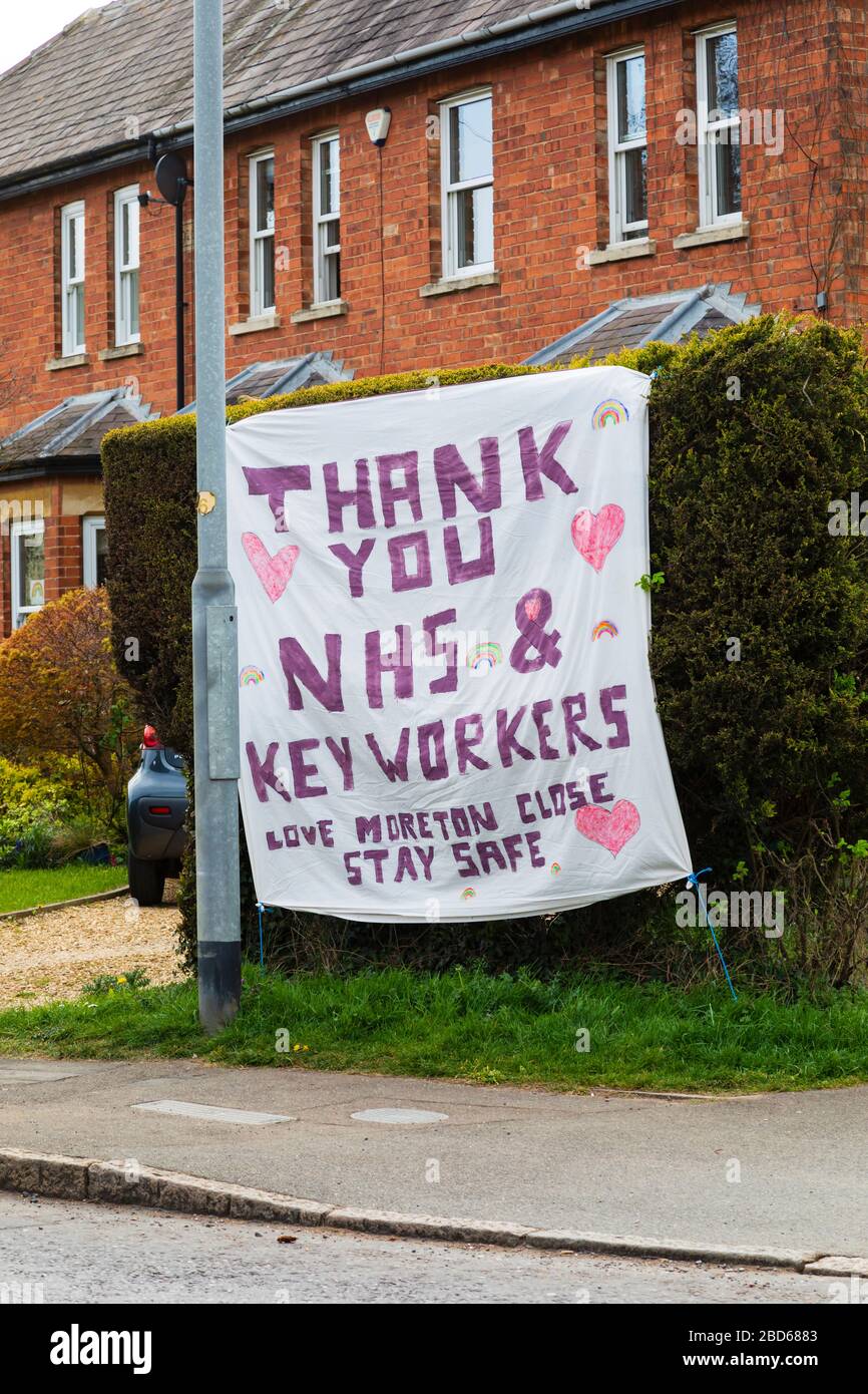 “Thank you” message painted on a bedsheet for NHS and keyworkers during the Corona Virus, Covid-19 pandemic. Great Gonerby, Grantham, Lincolnshire Stock Photo
