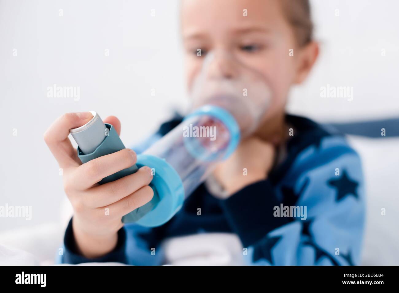 Child using spacer device hires stock photography and images Alamy