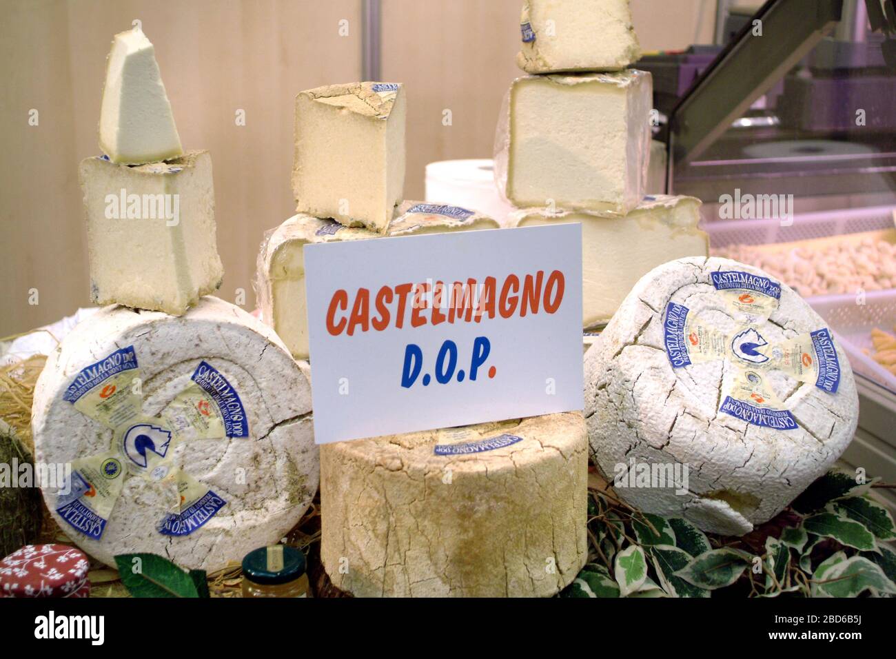 Castelmagno cheese hires stock photography and images Alamy