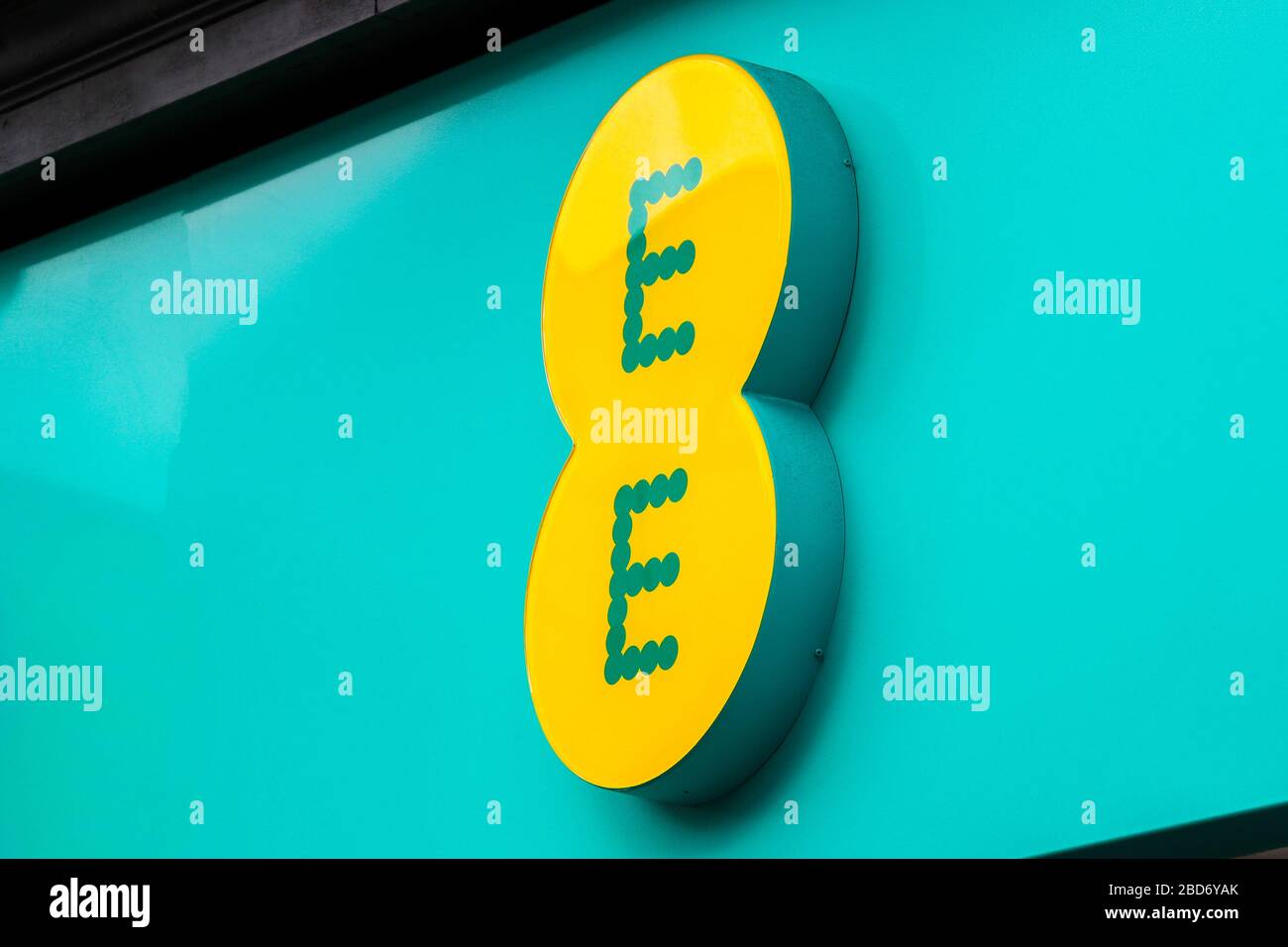 Company logo for the telecoms outlet EE, outside a shop, Kilmarnock, UK Stock Photo