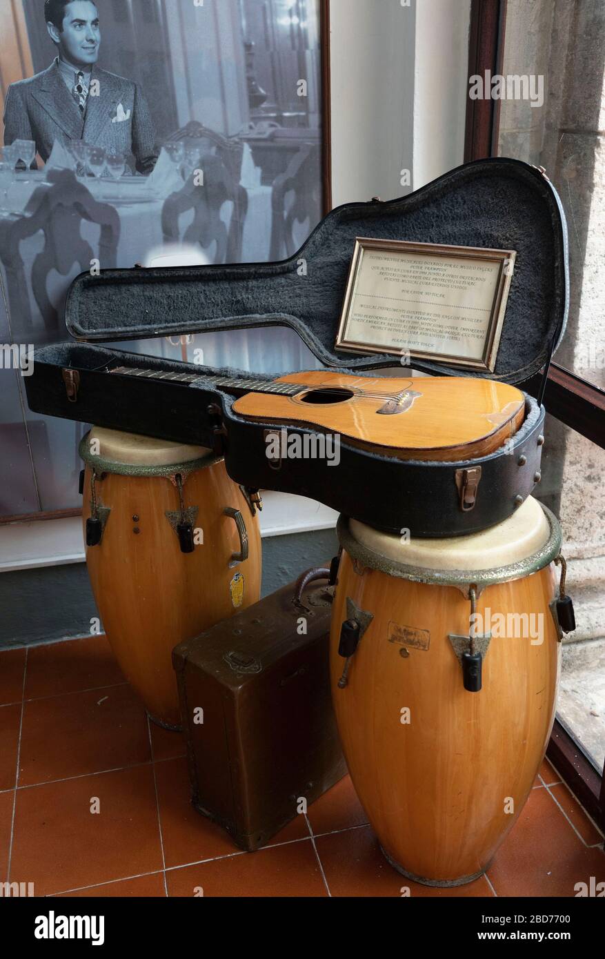 Hotel National de Cuba,Havana: guitar donated to the hotel by the English rock star Peter Frampton who played a concert in Havana in 1998 Stock Photo