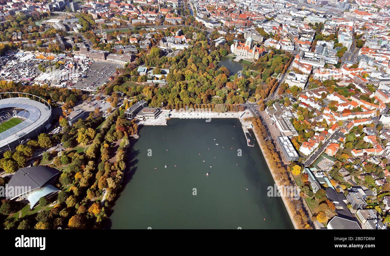 Maschsee, northern part, inner-city recreation area, view of Maschpark, New City Hall and Sprengel Museum, Hanover, Lower Saxony, Germany Stock Photo