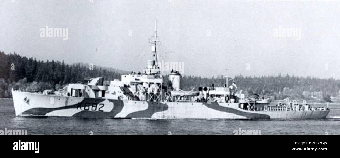 "English River class frigate HMCS Strathadam; 27 March 2014, 191628