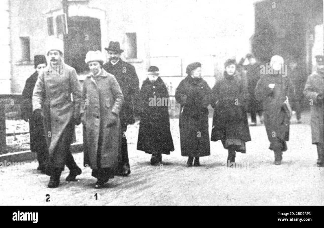 Slovenscina Ruski Delegati Na Pogajanjih V Brest Litovsku 1918 This Image Is Available From The Digital Library Of Slovenia Under The Reference Number Hc8j1nv4 This Tag Does Not Indicate The Copyright Status Of