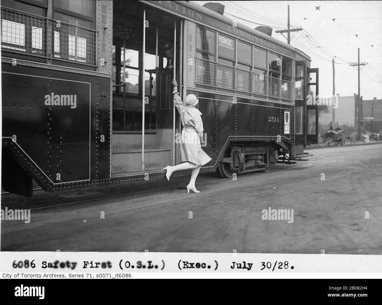 Well dressed woman dismounts from a Peter Witt streetcar in 1928  Photographer: Alfred Pearson July 30, 1928 City of Toronto Archives This  image is available from the City of Toronto Archives, listed