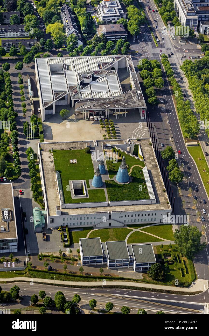 , Bundeskunsthalle and art museum in Bonn, 17.05.2014, aerial view, Germany, North Rhine-Westphalia, Lower Rhine, Bonn Stock Photo