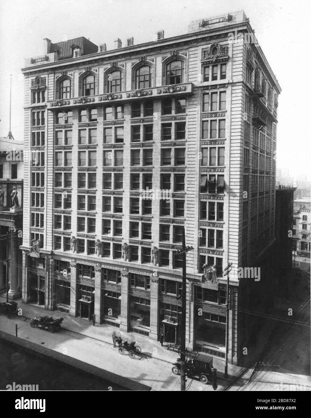 'English: Photograph, Dominion Express Building, St. James Street, Montreal, QC, 1912, Wm. Notman & Son, Silver salts on paper - Gelatin silver process - 25 x 20 cm Français : Photographie, Immeuble de la Dominion Express, rue Saint-Jacques, Montréal, QC, 1912, Wm. Notman & Son, Gélatine argentique, 25 x 20 cm; 1912; This image is available from the McCord Museum under the access number VIEW-12552.1  This tag does not indicate the copyright status of the attached work. A normal copyright tag is still required. See Commons:Licensing for more information.   Deutsch | English | español | suomi | Stock Photo