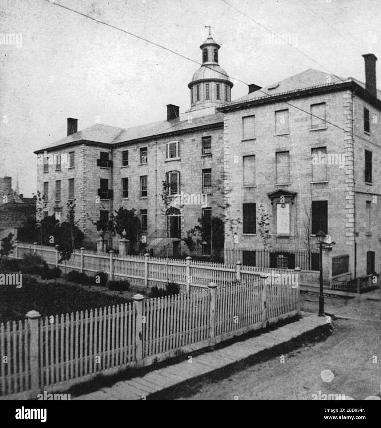 English Photograph Montreal General Hospital Montreal Qc About 1875 James George Parks Silver Salts On Paper Mounted On Card Albumen Process 8 X 17 Cm Francais Photographie Hopital General De