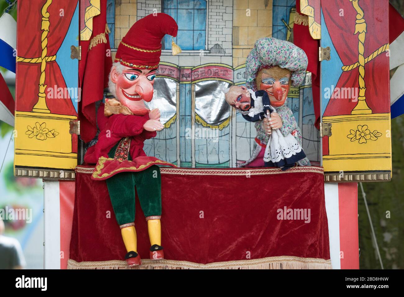 Punch and judy show Potters Field Park Stock Photo Alamy