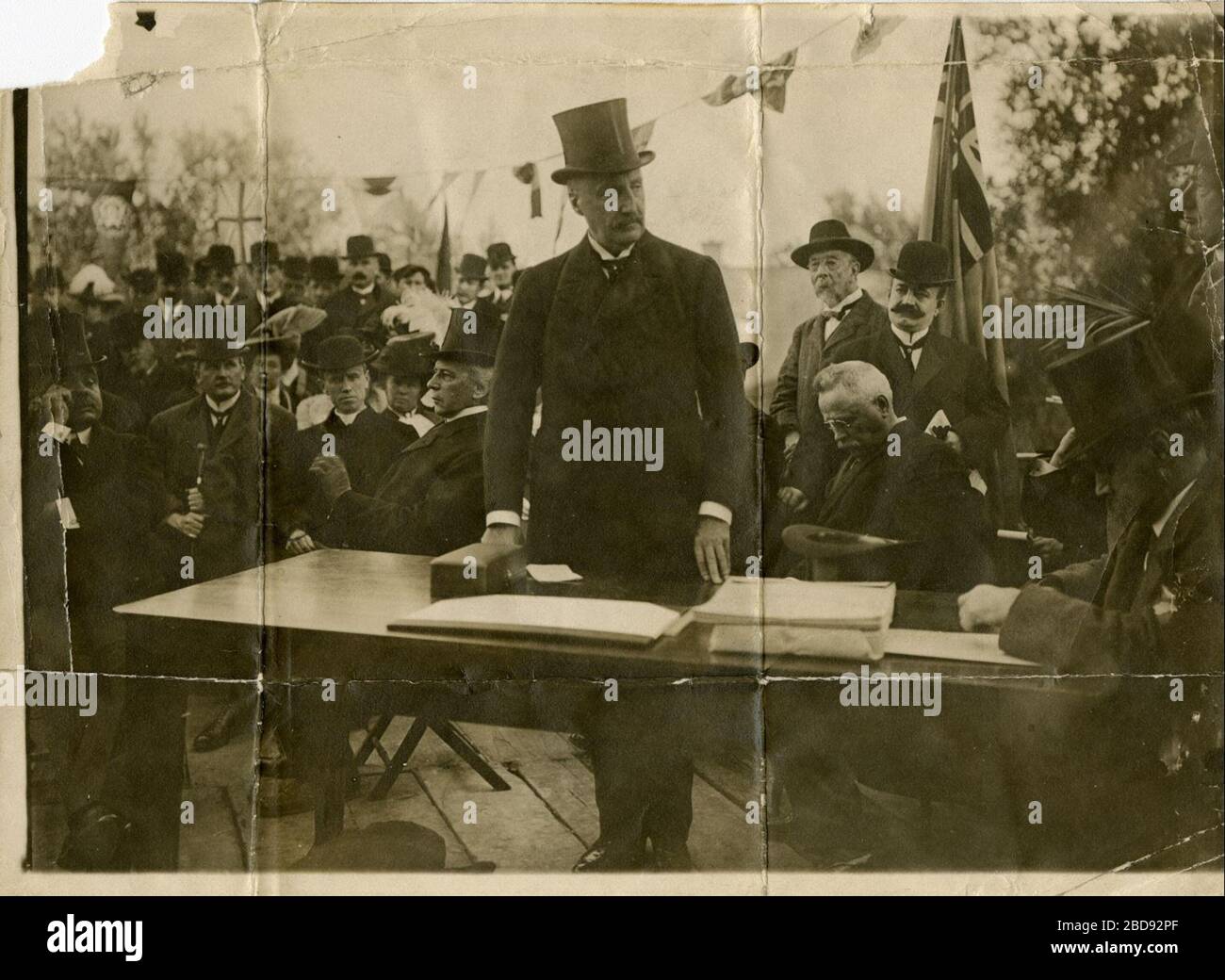 F D Monk Sir Wilfrid Laurier Et Le Chanoine Gauthier Vers 1904 Information Added By Wikimedia Users English Frederick Debartzch Monk Sir Wilfrid Laurier And Gauthier Canon Francais Frederick Debartzch