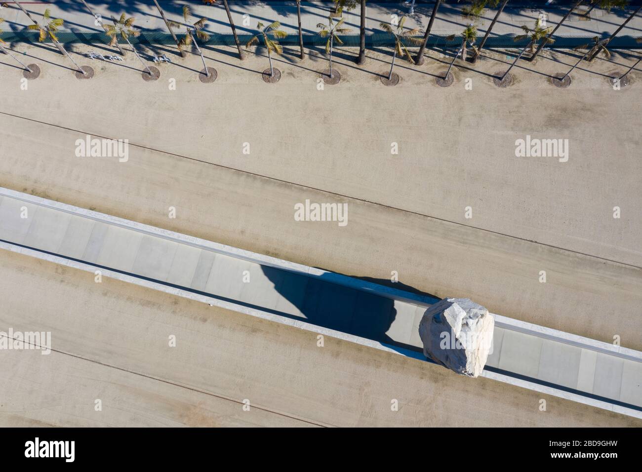 Aerial view of Levitated Mass by artist Michael Heizer at LACMA museum, Los Angeles Stock Photo