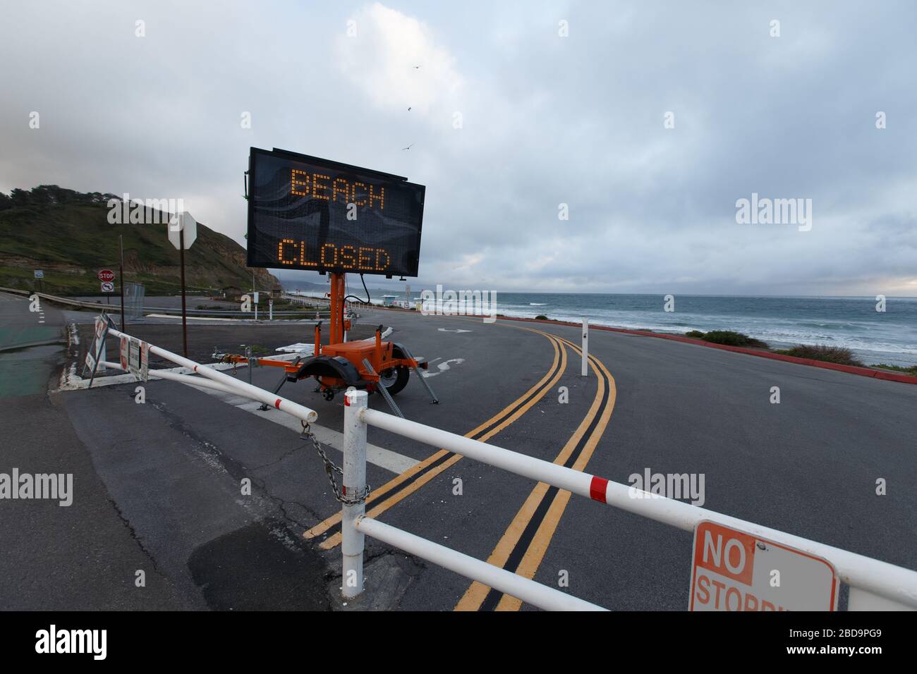 April 7, 2020. Beach closure signs at Torrey Pines State Beach and ...