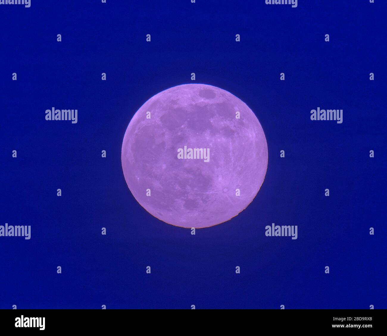 Glasgow, Scotland, UK, 7th April, 2020: UK Weather:  Sunny spring day gave clear sky as the supermoon appeared. Copywrite Gerard Ferry/ Alamy Live News Stock Photo