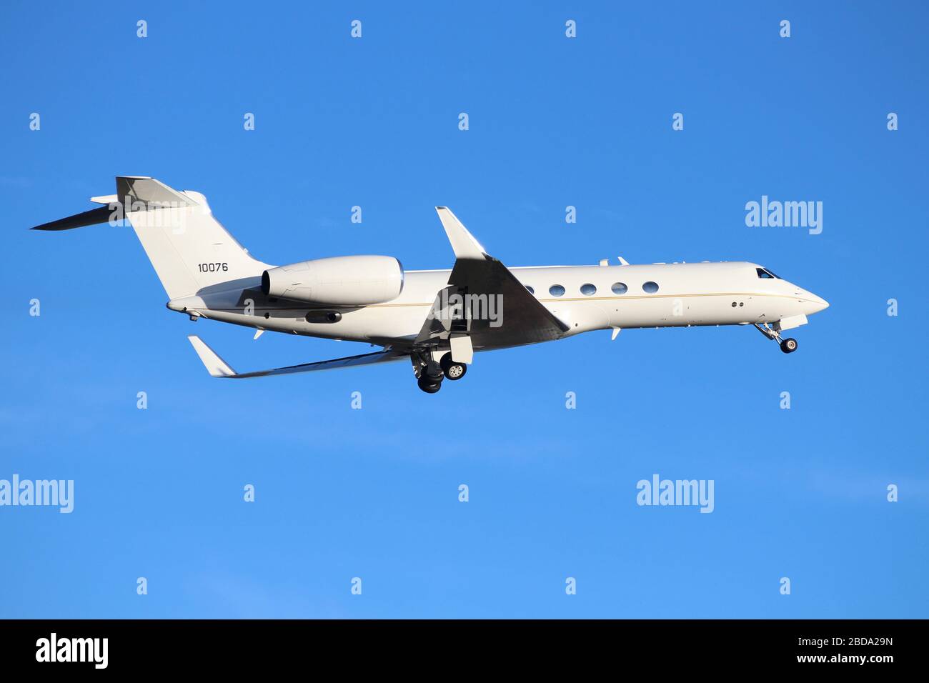 01-0076, a Gulfstream Aerospace C-37A operated by the US Air Force (309th Airlift Squadron), at Prestwick Airport in Ayrshire. Stock Photo