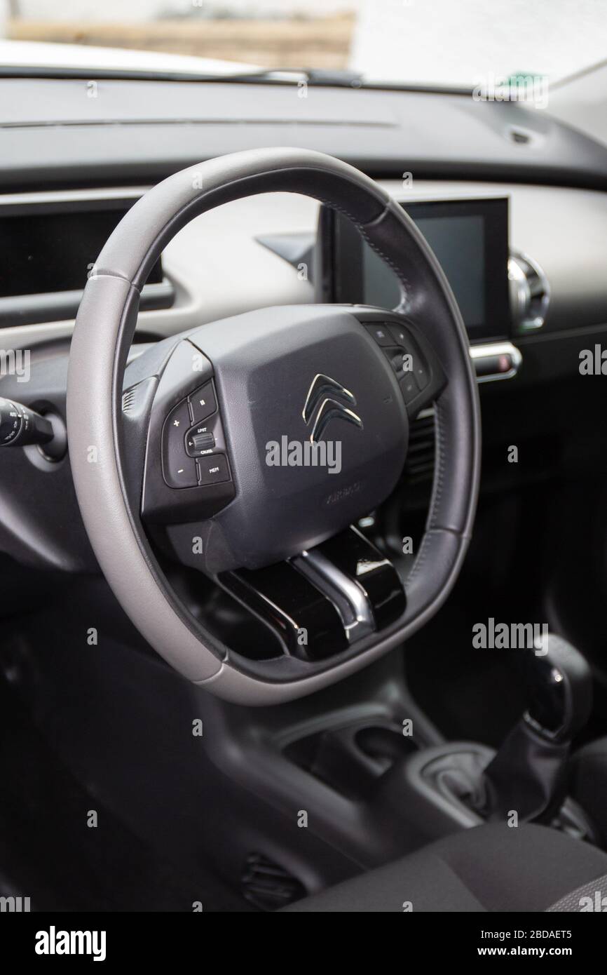 Citroen eC4 Design and Technology Features, image size:866x1390