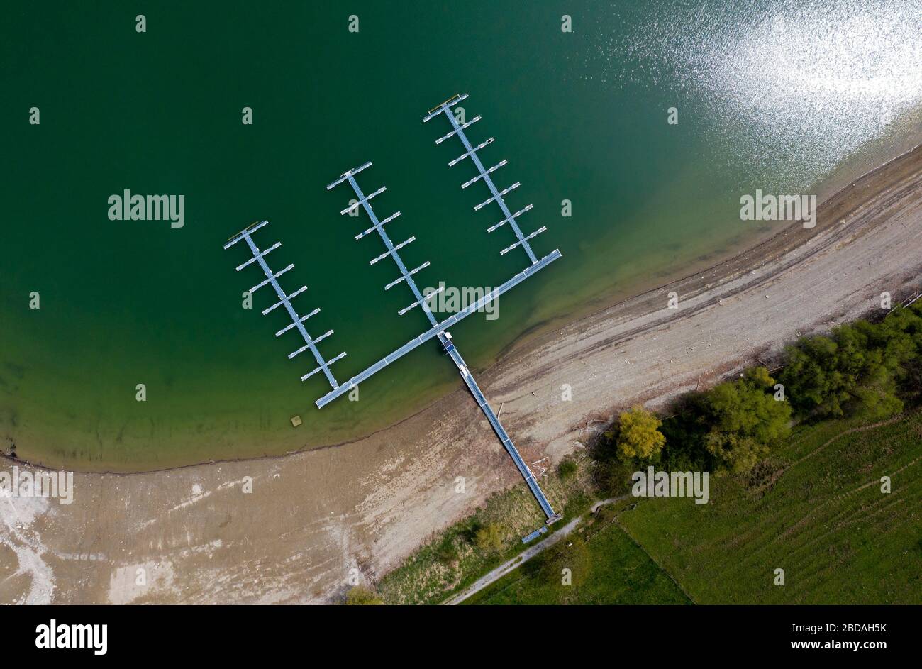 Top-view of a fork-shaped, orphaned landing stage for boats on a lake, Lake Gruyère, Lac de la Gruyere, Rossens, Canton of Friborg, Switzerland Stock Photo