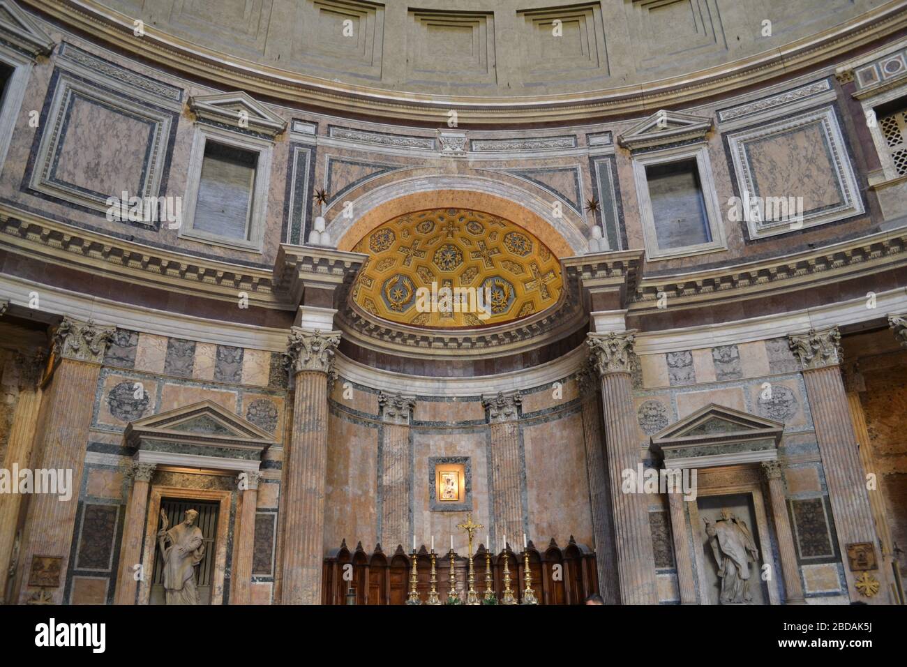 Golden mosaic and the altar of Pantheon, Rome Stock Photo