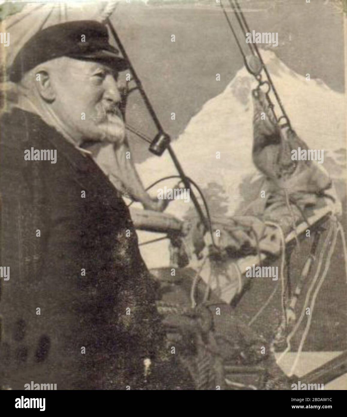 Svenska: Albert Pagels med pipa i mun på båt. Omslag till hans bok Mein  Leben.; 1940; Albert Pagels (1940) Mein Leben.; Unknown author Stock Photo  - Alamy